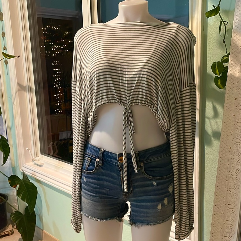 Audrey 3+1 brand sexy cropped top